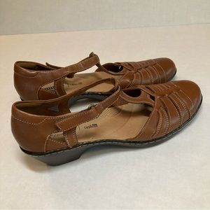 Clarks collection brown leather sandals size 10 like new